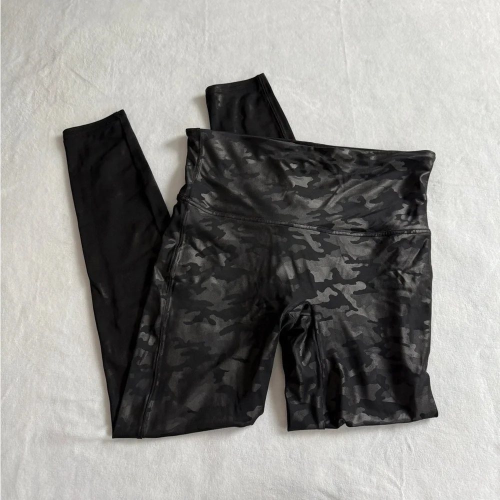 SPANX Black‎ Camo Leggings - Size XL - Picture 2 of 8